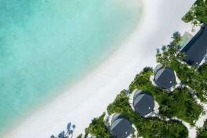 The-Ritz-Carlton-Maldives-Fari-Islands-Beach-Cove_4[1]
