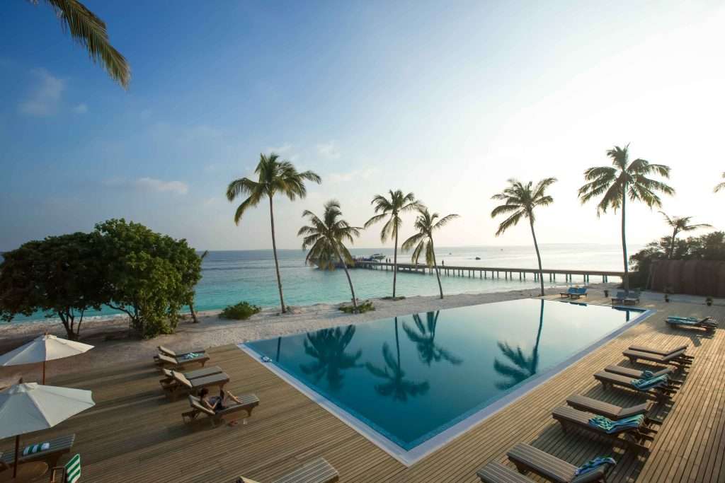 Reethi Faru Resort - Poolside