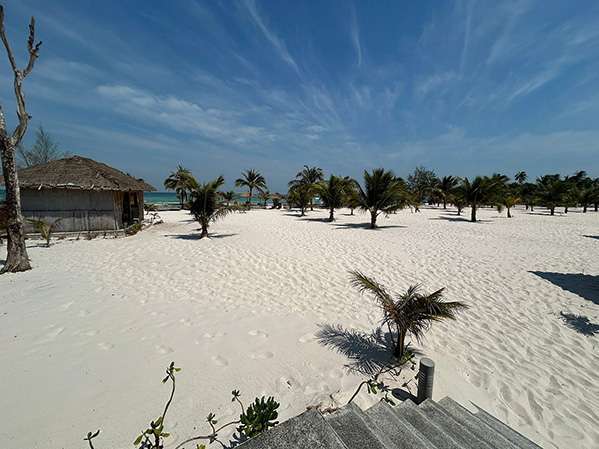 Cambodia - You and Me Resort - beach