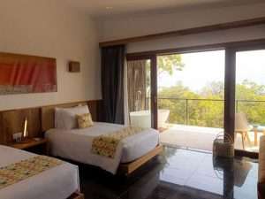 Island Center Point - Hillside Deluxe Twin